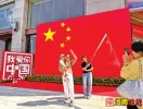 喜迎国庆，郑州满城中国红