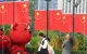 双节来临，郑州市区五星红旗飘