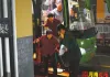 党旗在基层一线高高飘扬丨“群众不转移，我们不撤离！”